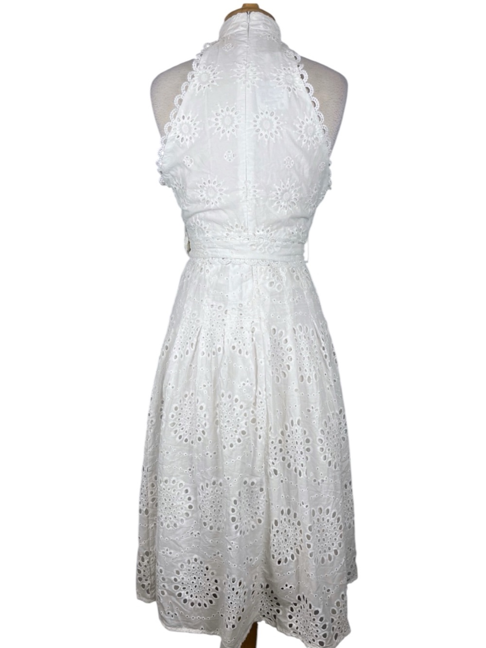 White Lace Overlay Sleevess Dress Size Large Eyelet Fit Flare Belt Feminine NWT - Picture 2 of 12